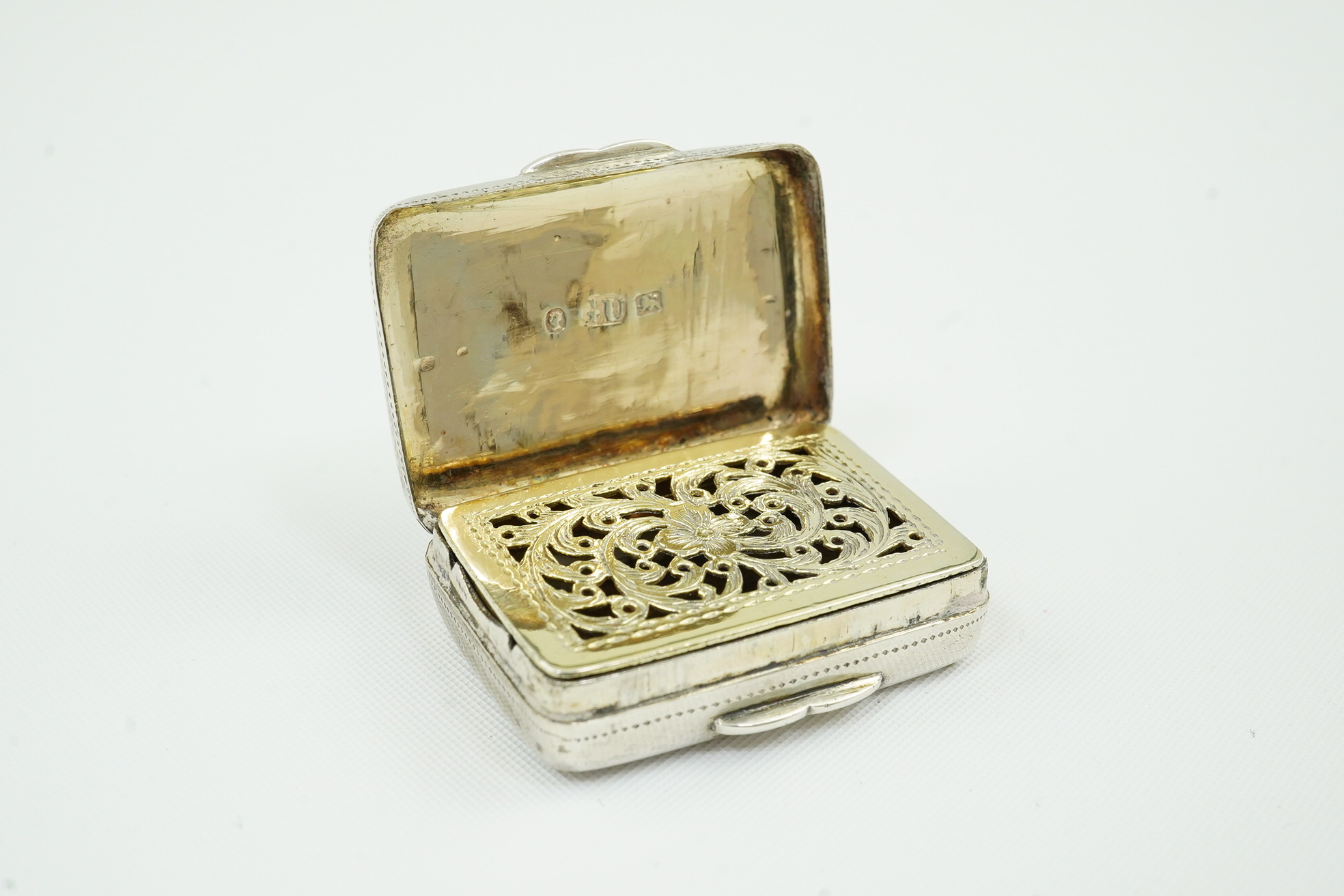 An early Victorian silver rectangular vinaigrette, by George Unite